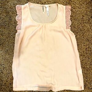 Super cute light pink top sz medium